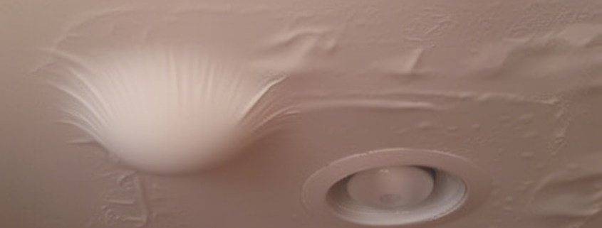 Водопроводни инсталации в банята и течащ таван: какво трябва да знаете 1 Течащ таван в банята